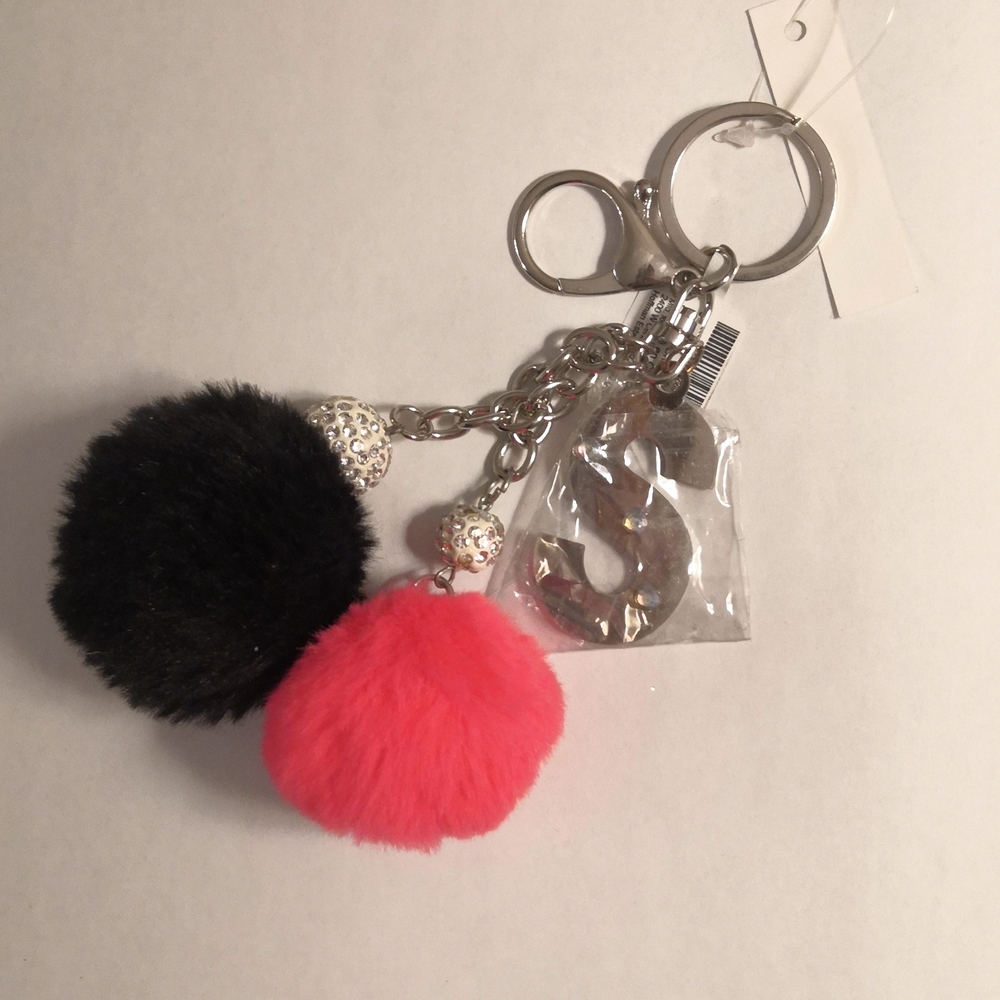 ✨2 for $10✨ Pom pom Keychain
